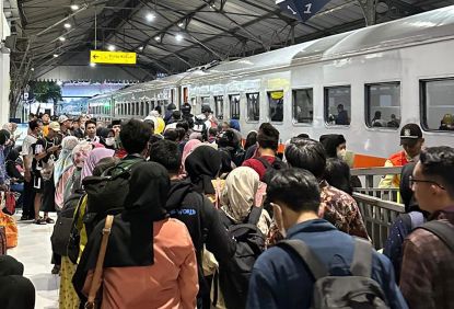 470 Ribu Lebih Pengguna Sampai Hari Ke Tiga Libur Lebaran - KAI Commuter Himbau Untuk Menjaga Barang Bawaan dan Selalu Mengawasi Buah Hati Selama Perjalanan