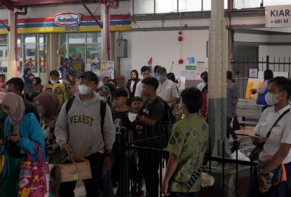 KAI Commuter Layani 170 Ribu Lebih Pengguna Selama 4 Hari Masa Angkutan Nataru 2024-2025 - Stasiun Bandung Menjadi Stasiun dengan Volume Pengguna Terbanyak