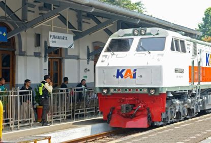 Dua Hari Awal Posko Nataru 2025-2026, KAI Commuter Wilayah II Bandung Layani Lebih dari 103 Ribu Pengguna