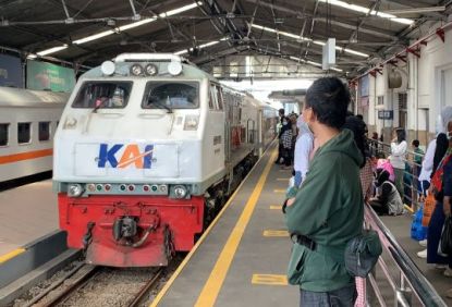 Prioritaskan Keselamatan dan Keamanan, KAI Commuter Ciptakan Liburan Seru Nataru 2024-2025 - Siapkan 58 Perjalanan Harian untuk Wilayah II Bandung