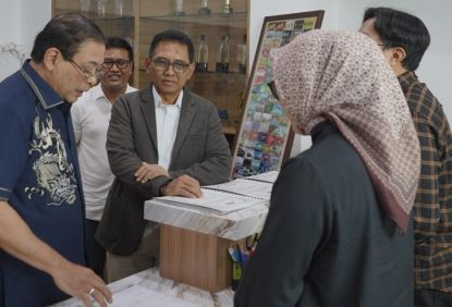 KAI Commuter Rayakan HUT ke-17 dengan Aksi Nyata Penerapan ESG - Sebanyak 144,05 kg seragam dinas didaur ulang menjadi kain batik sebanyak 306 meter