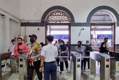 Akhir Minggu, Stasiun Bogor dan Stasiun Tanah Abang Sebagai Stasun Tujuan Pengguna