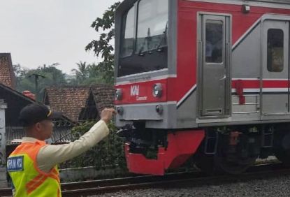 Kejar Pelaku Pelemparan Commuter Line No.1674 Jalur Citeras-Rangkasbitung - Kerahkan Petugas Keamanan, KAI Commuter Kecam Keras Aksi Pelemparan