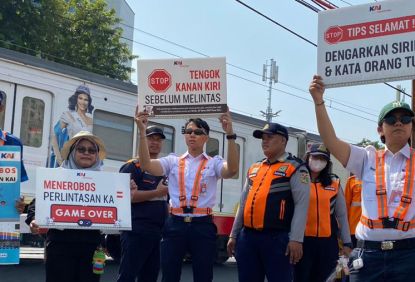 KAI Commuter Ambil Langkah Hukum Atas Kejadian Temperan Commuter Line Tangerang oleh Mobil Box di JPL 27 Stasiun Tanah Tinggi - Pengelola Commuter Line ingatkan UU Nomor 23 Tahun 2007 tentang Perkeretaapian