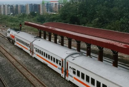 Libur Sekolah Tiba, Commuter Line Bandung Raya Jadi Primadona Wisatawan - Sampai Hari Keempat Angkutan Nataru , 100 ribu lebih Sudah Terlayani