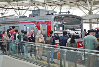 Awal Pekan, Per Pukul 14.00 WIB KAI Commuter Layani 478 Ribu Lebih Pengguna - Operasikan 1.061 Perjalanan Commuter Line