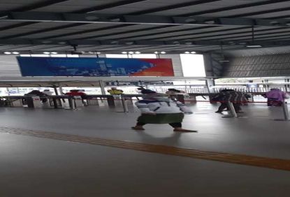 Pengguna KRL Dihimbau Untuk Mengatur Rencana Pemberangkatannya Dengan Menggunakan KRL Pada Sore Hari Ini