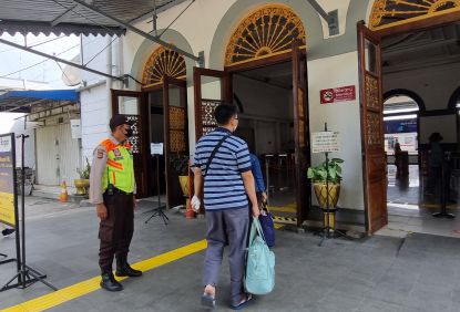KAI Commuter Layani 303 Ribu Lebih Pengguna Pada Akhir Pekan - Pergerakan Pengguna Commuter Line Jabodetabek Di Stasiun Sekitar Kawasan Wisata dan Perbelanjaan Terpantau Ramai