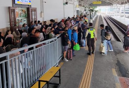 Meningkat 7 Persen, Pengguna Commuter Line di Wilayah Surabaya Tembus 151 Ribu Orang Lebih pada Libur Panjang Maulid Nabi - Operasikan sebanyak 50 perjalanan setiap harinya, Stasiun Gubeng catat volume penumpang tertinggi