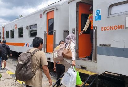 Layani 387 Ribu Lebih Pengguna Commuter Line Surabaya Selama Posko Nataru, KAI Commuter Wilayah 8 Surabaya Tingkatkan Fasilitas Stasiun