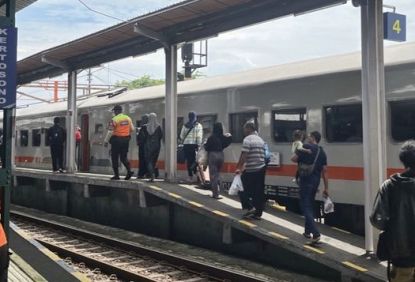 Jelang Libur Sekolah Commuter Line Wilayah 8 Surabaya Tambah Jumlah Petugas