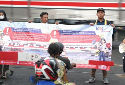 Peringati HUT Ke-16, KAI Commuter Sosialisasikan Keselamatan Perlintasan Sebidang di 16 Lokasi Secara Serentak